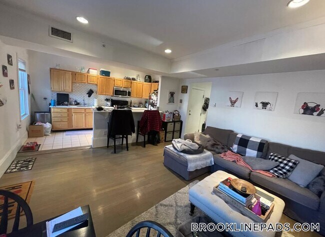 Photo - 1404 Beacon St Unit 3