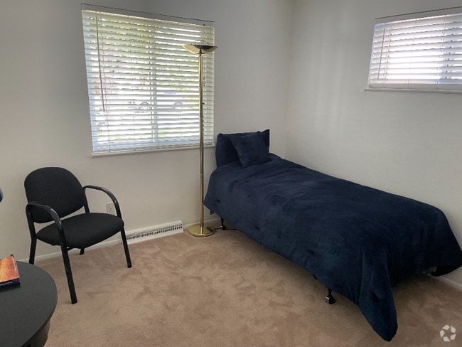 Building Photo - 5340 Vale Dr Rental
