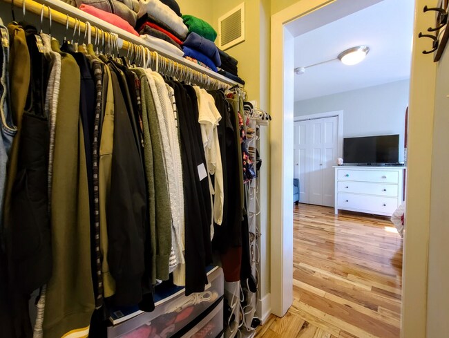 Photo - 556 W Arlington Pl