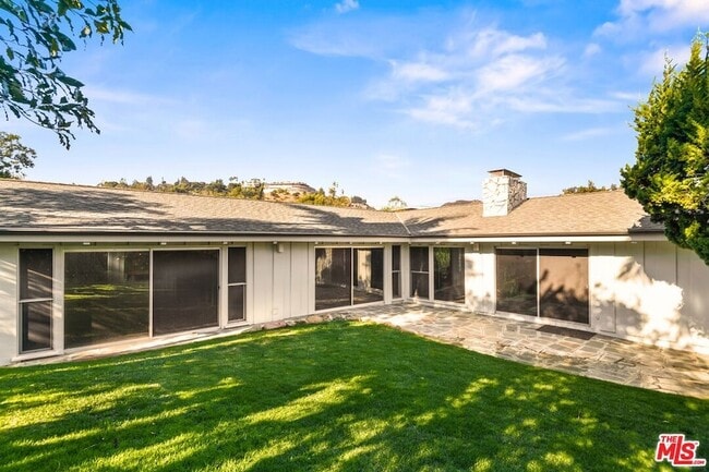 1127 Angelo Dr