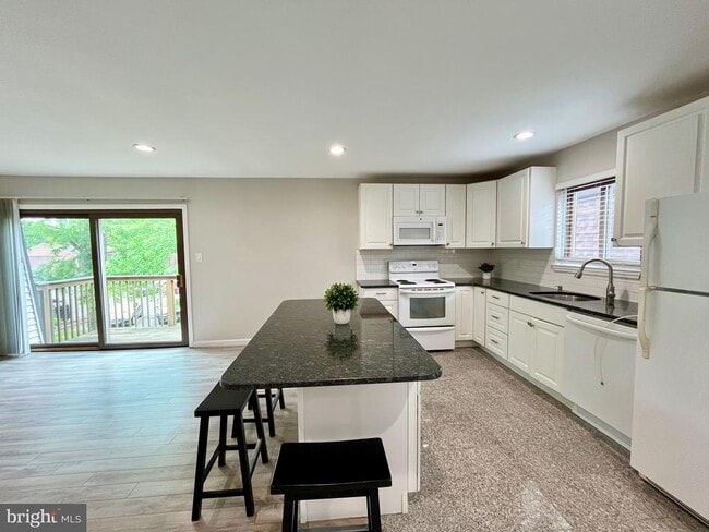 Photo - 702 Meadow Woods Ln