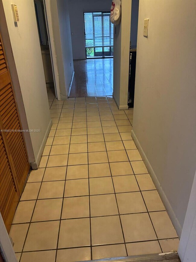 Photo - 871 NE 207th Ln Unidad 103-15