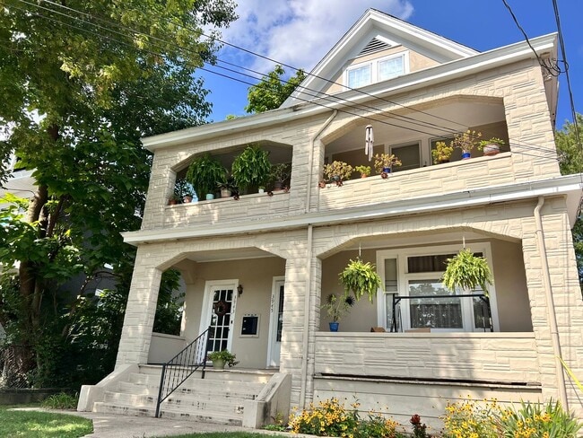 Building Photo - 3943 Elsmere Ave Unit 1R
