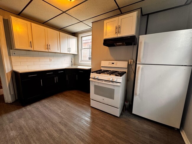 Building Photo - 236 Danforth Ave Unit 1