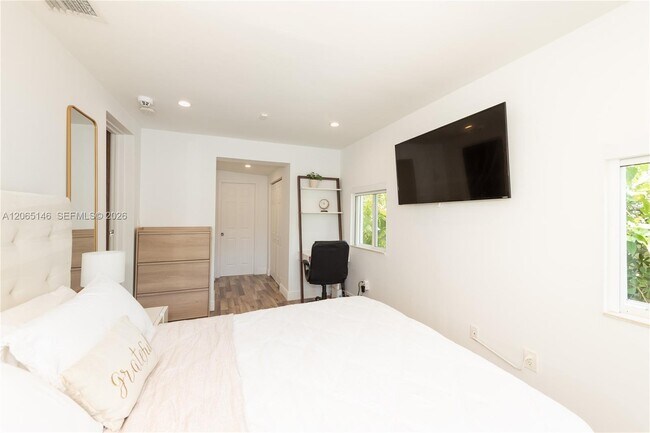 Photo - 1450 SW 20th Ave