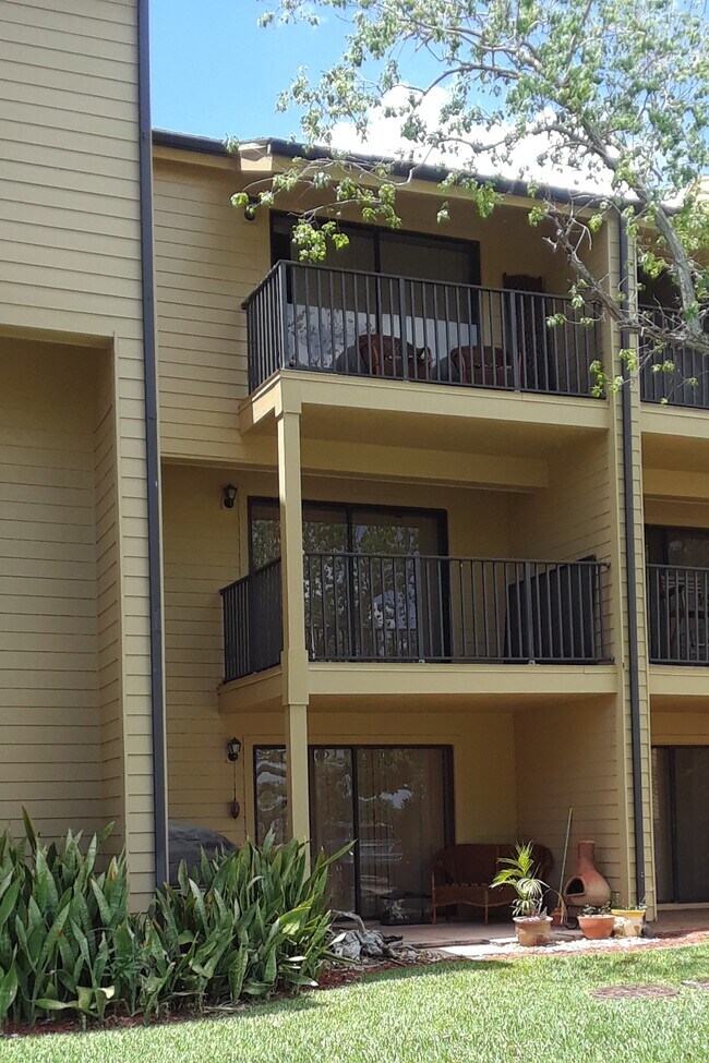 Fotografía del edificio - 441 N Harbor City Blvd Unidad D-3 (A)