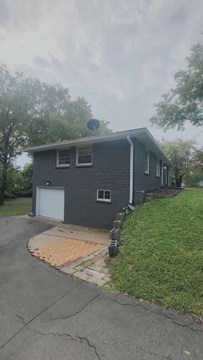 Photo - 910 Rexdale Dr