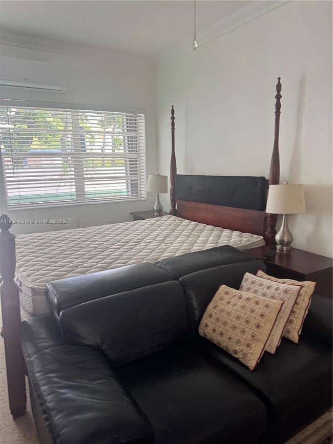 Building Photo - 6490 Collins Ave Unit 7 Rental