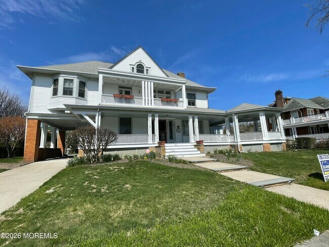 Building Photo - 211 Cedar Ave