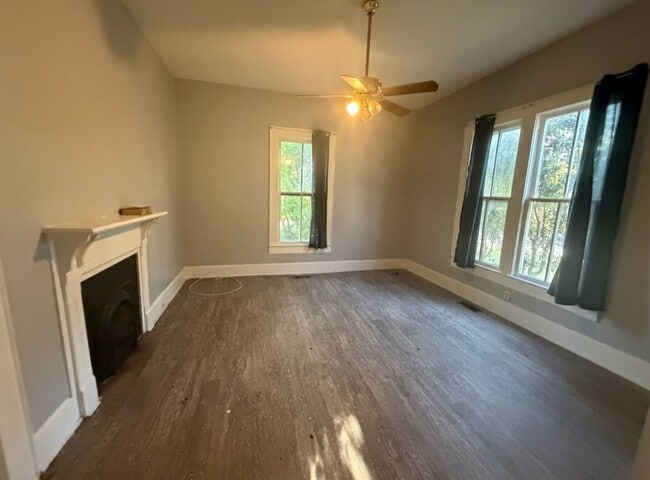 Photo - 832 Richmond St