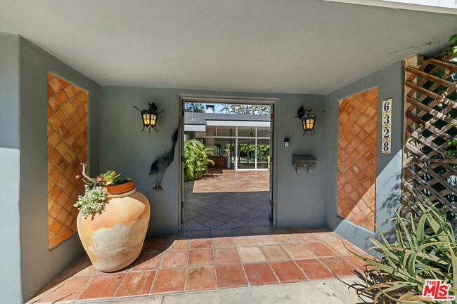 Building Photo - 6328 Frondosa Dr