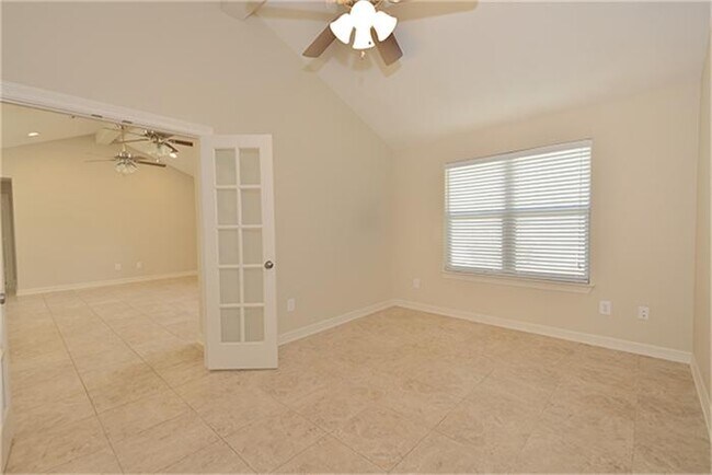 Photo - 81 Yewleaf Dr