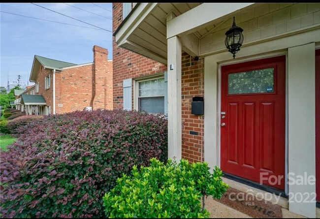 Photo - 1201 Green Oaks Ln Unidad L