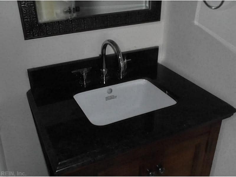 Photo - 1267 W 27th St Unidad 2