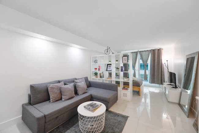 Building Photo - 1 SE 12th St Unit SI FL21-ID1022205P