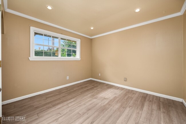 Photo - 2020 Clover Ln