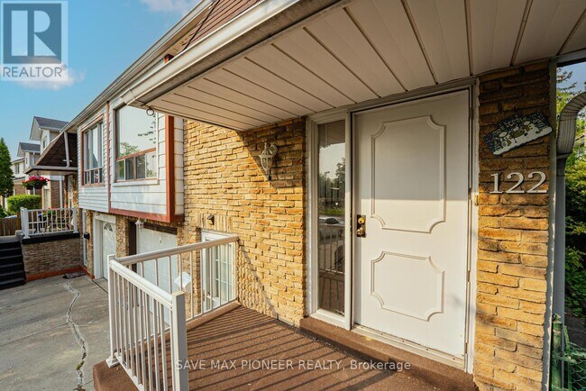 Photo - 122 Centre St N