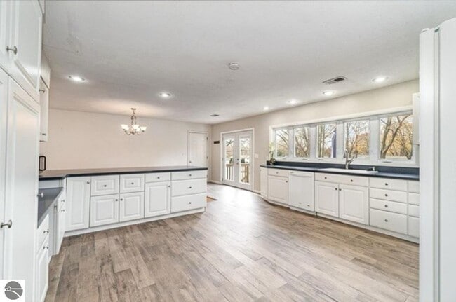 Photo - 197 Westview Dr