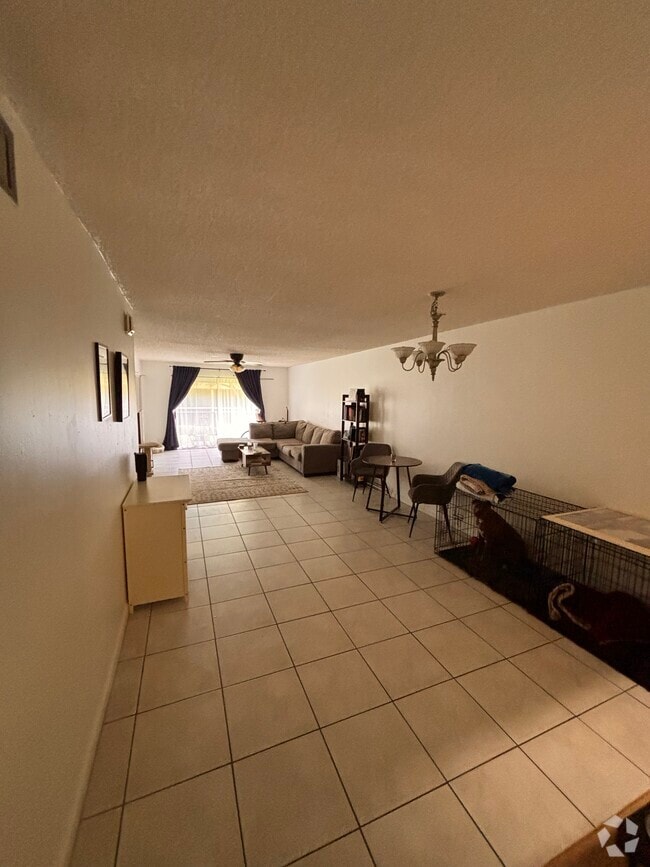 Building Photo - 2925 SW 22nd Ave Unit #202 Rental