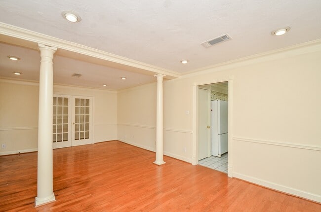 Photo - 6611 Cypress Point Dr