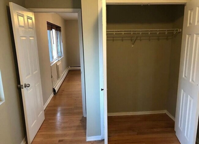 Photo - 1027 Halsey St Unit 3