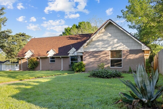 Photo - 1519 Everitt St