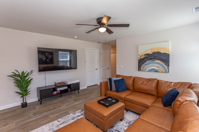 Photo - 1800 Whispering Pine St SW