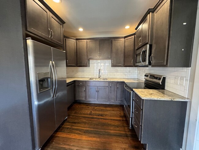 Building Photo - 201 East Fifth Street-201 Unit 201