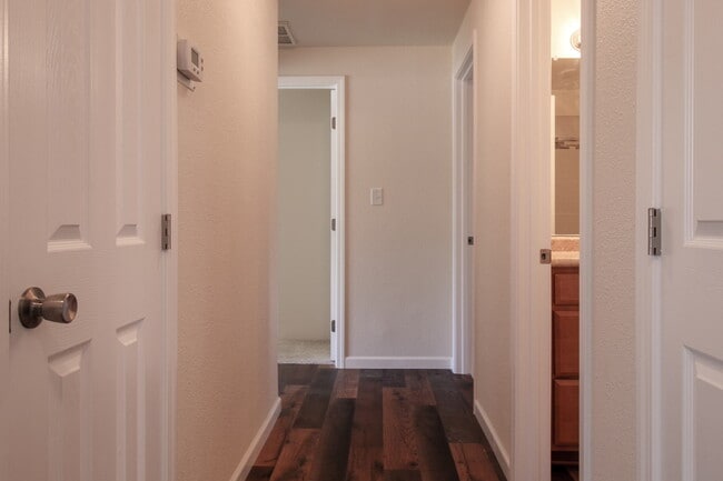 Photo - 2670 Fijian Way