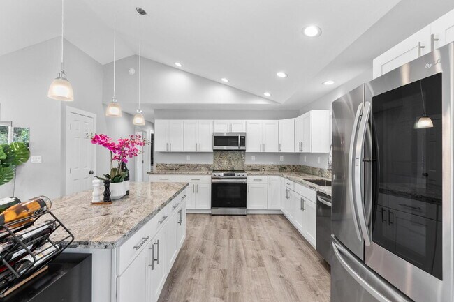 Photo - Move-In Ready, 3-Bedroom Fully Furnished Retreat with 3 Bathroom in Keaau Paradise!"