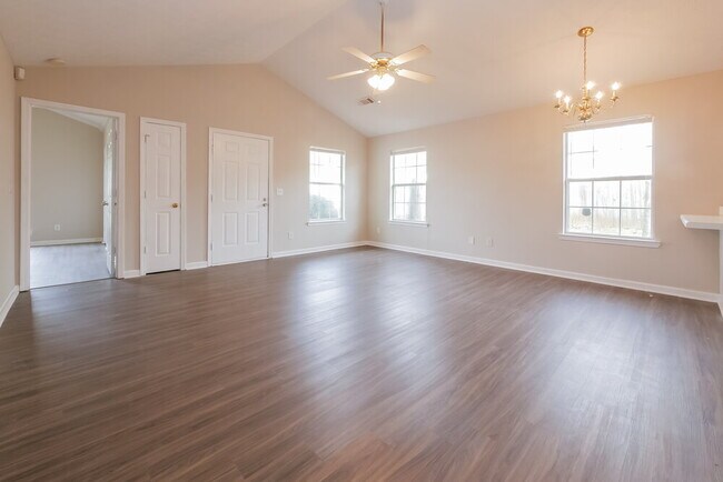 Photo - 521 Lakecourt Dr