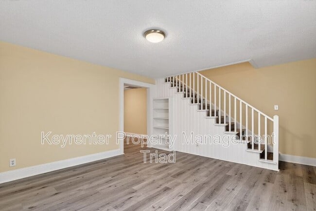 Photo - 506 Rocky Knoll Rd