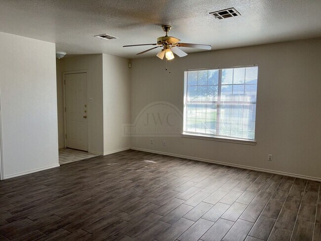 Photo - 900 McDaniel Cir