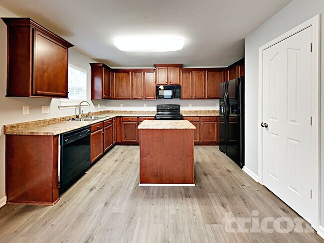 Photo - 311 Lind Point Ln