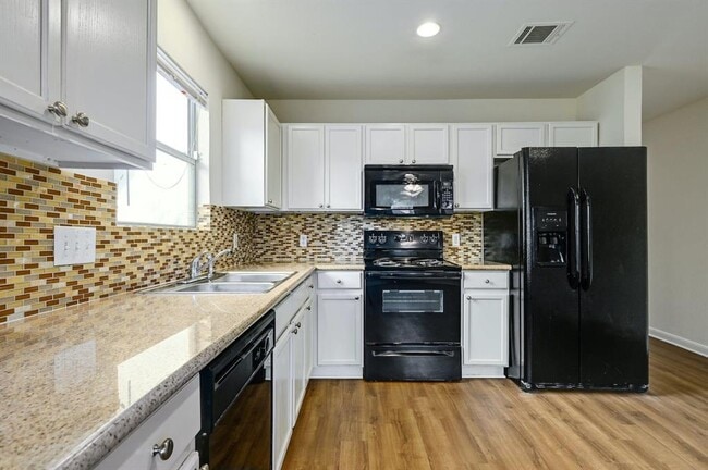 Photo - 1531 Parkfield Cir