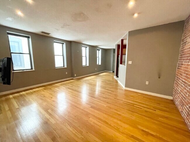 Photo - 73 Gainsborough St Unidad 202W