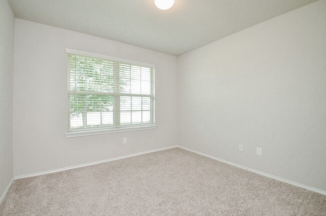 Building Photo - 1811 Brady Shores Dr