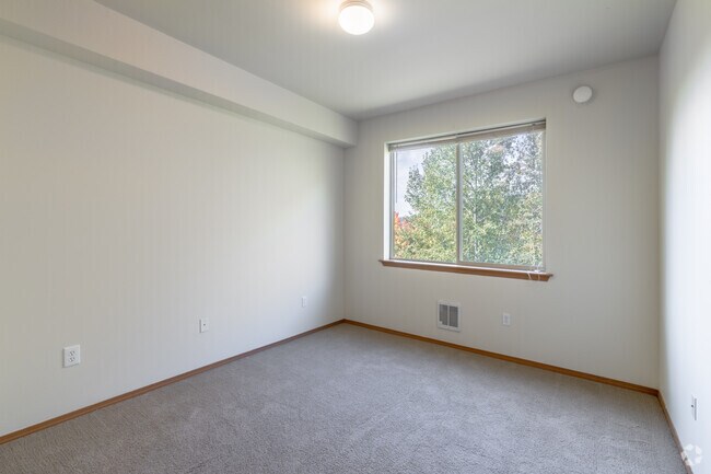 3BR, 2BA - 1350SF - Primary Bedroom