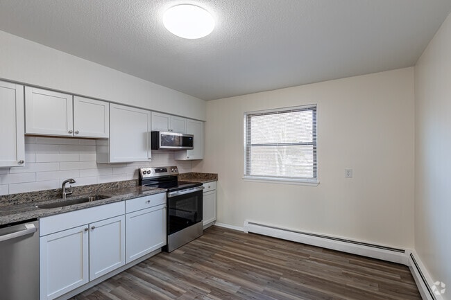 2BR, 1BA - Kitchen