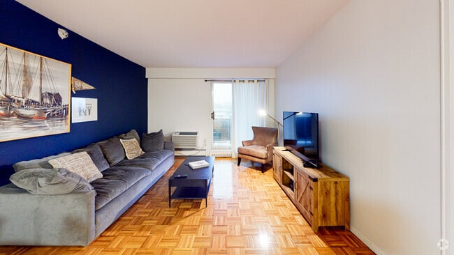 2BR, 1.5BA - 818SF