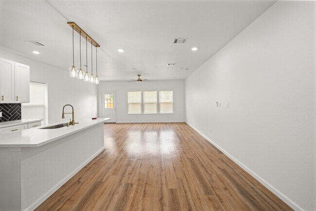 Photo - 6719 Roanoke St