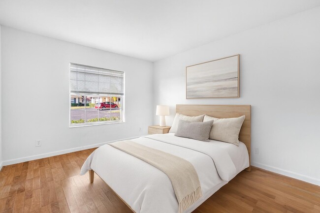 Photo - 9977 Three Lakes Cir