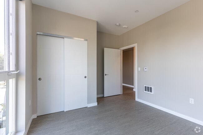 1BR, 1BA -537SF