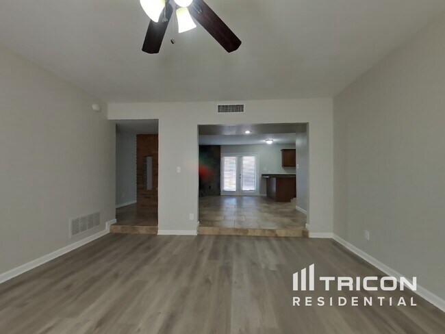 Photo - 9215 N 39th Dr