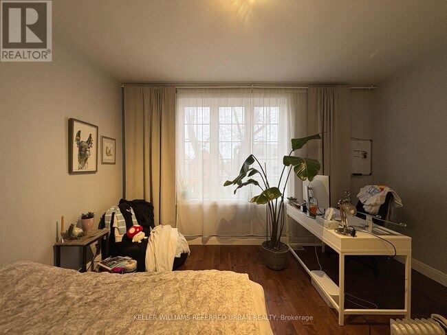 Photo - 429 Ossington Ave