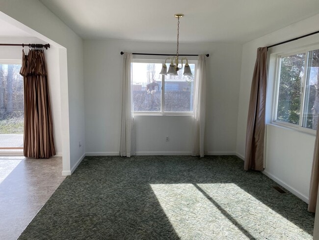 Photo - In The Country But Near Town!! With A Shop!!