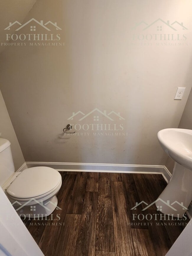 Photo - 102 David St