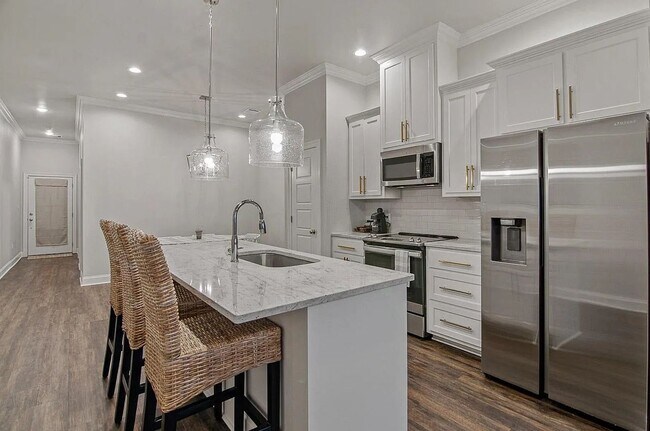 Elegant Furnished Townhouse in StoneLake V... - Elegant Furnished Townhouse in StoneLake V...