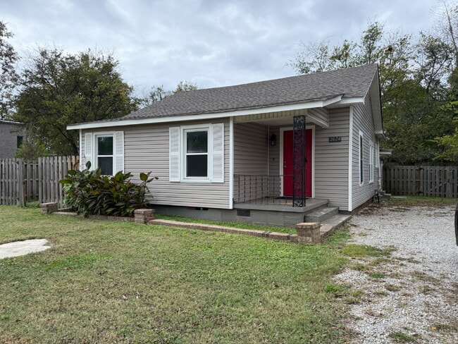 Building Photo - $500 off one month with18 monthlease.  "Co...