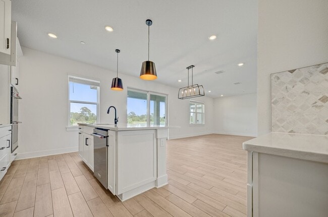 Building Photo - 534 Sun Chaser Dr